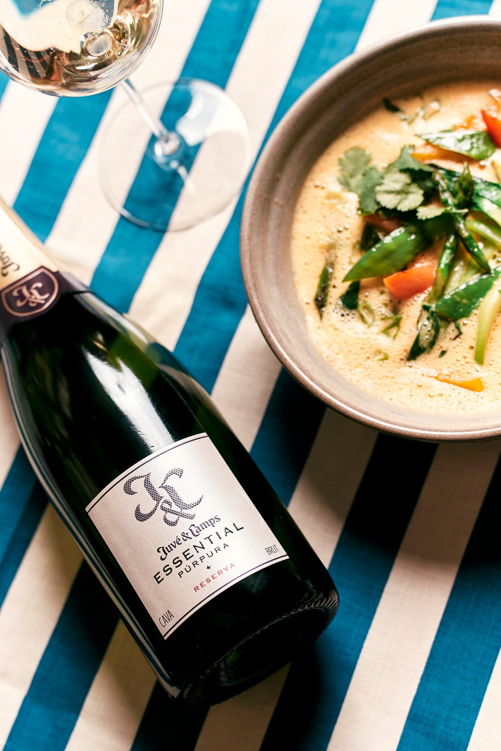 Food — Champagner & Teller